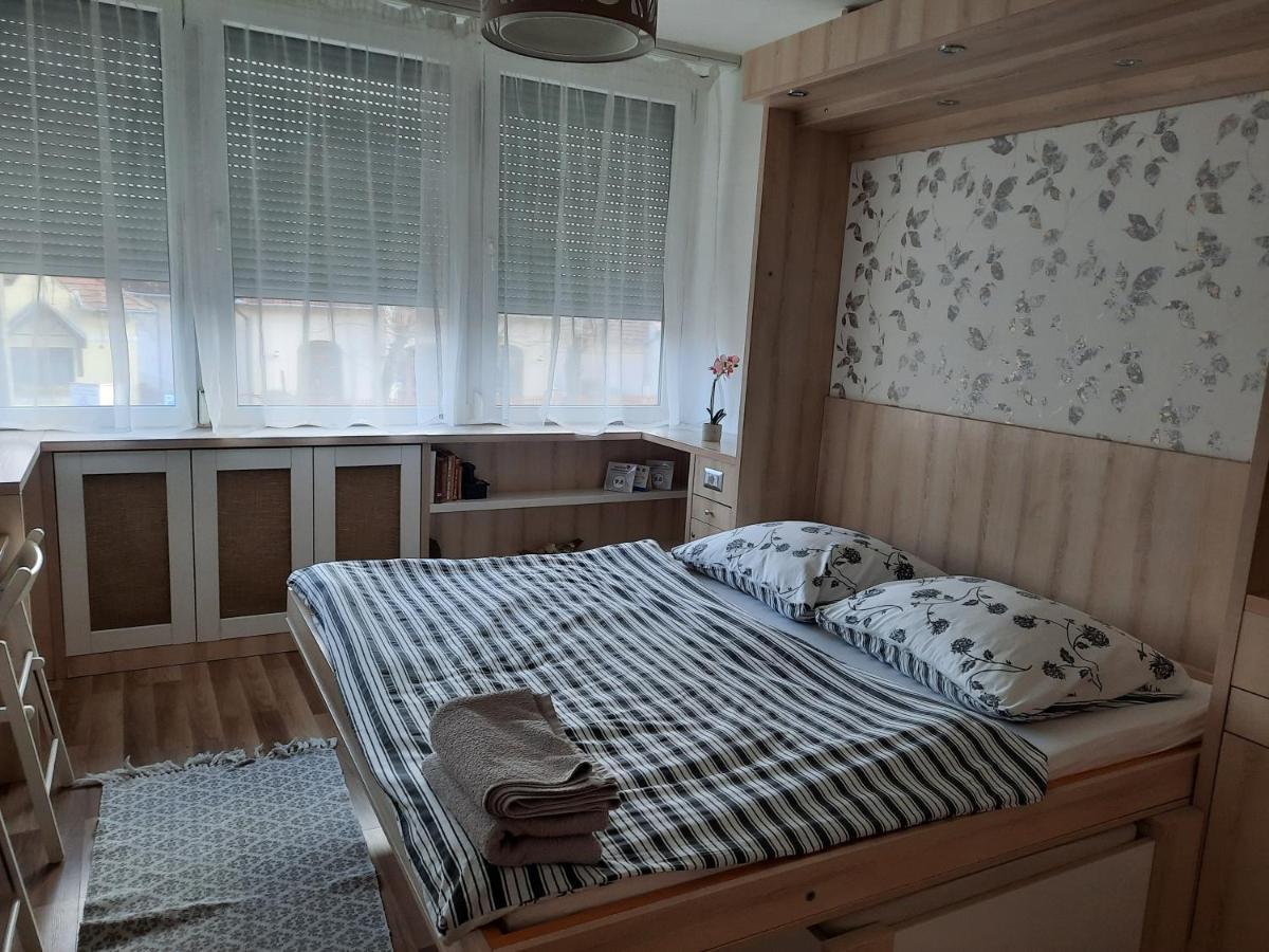 Appartamento Mikes Apartman Szekszárd Esterno foto