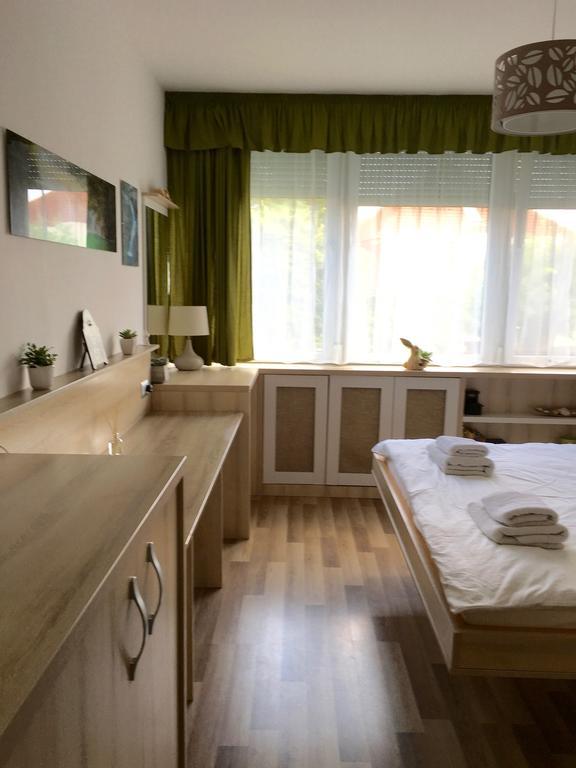 Appartamento Mikes Apartman Szekszárd Esterno foto