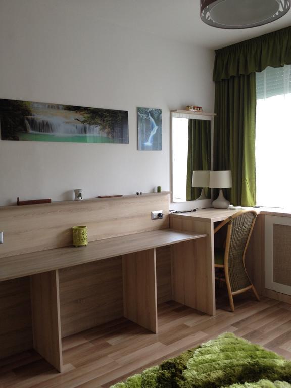 Appartamento Mikes Apartman Szekszárd Esterno foto